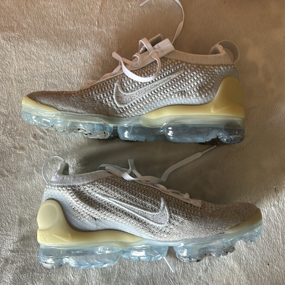 Nike Air Vapormax 2021 FK WMNS Size 7.5 US WMNS SKU DC4112-100 - Picture 3 of 8